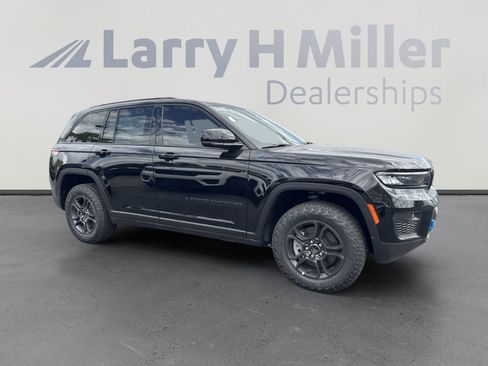 New 2025 Jeep Grand Cherokee Trailhawk image 9