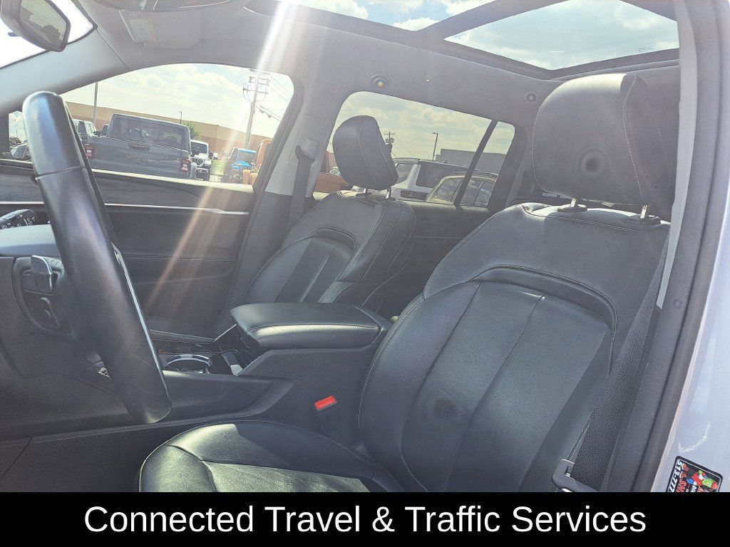 Used 2022 Jeep Grand Cherokee L Limited AWD/4WD image 28