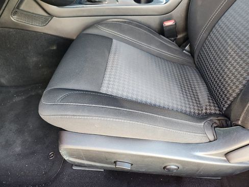 Used 2022 Dodge Challenger SXT image 24