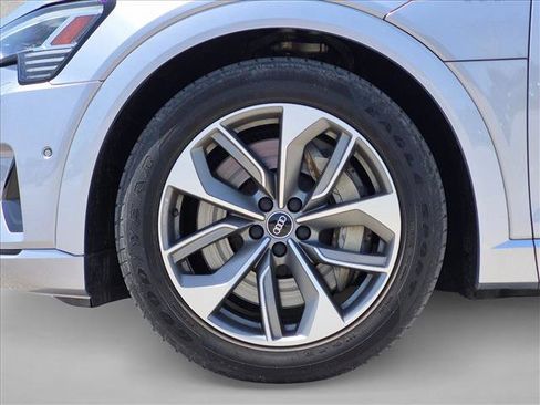 Used 2021 Audi e-tron Premium Plus w/ Premium Plus Package AWD/4WD image 24
