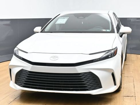 Used 2025 Toyota Camry LE FWD image 5