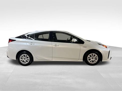 Certified 2022 Toyota Prius LE FWD image 6