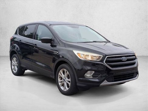 Used 2017 Ford Escape SE FWD image 3