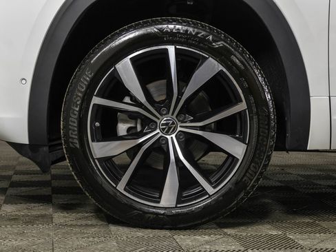 Used 2024 Volkswagen Atlas Cross Sport SEL Premium R-Line image 19