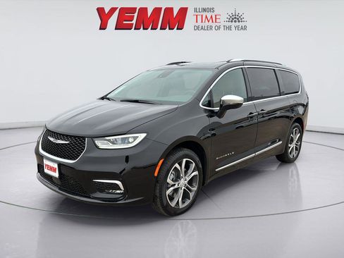 New 2026 Chrysler Pacifica Pinnacle w/ Trailer Tow Group image 5