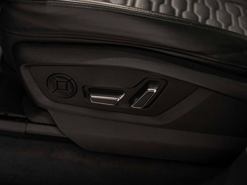 Used 2022 Audi RS Q8 w/ Carbon Optic Package image 24