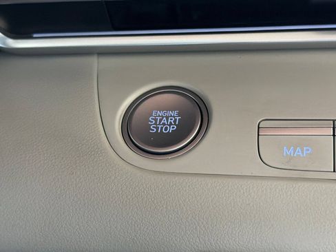 Used 2024 Hyundai Elantra Limited FWD image 29