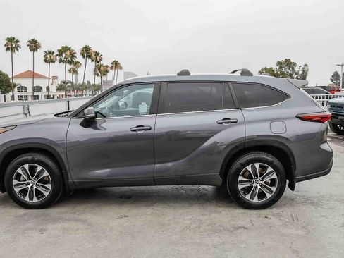 Used 2024 Toyota Highlander XLE AWD/4WD image 14