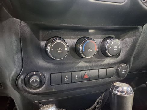 Used 2017 Jeep Wrangler Unlimited Sport w/ Quick Order Package 24S AWD/4WD image 15