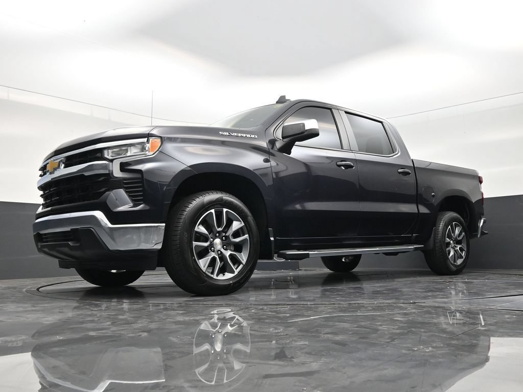 Used 2024 Chevrolet Silverado 1500 LT RWD image 17
