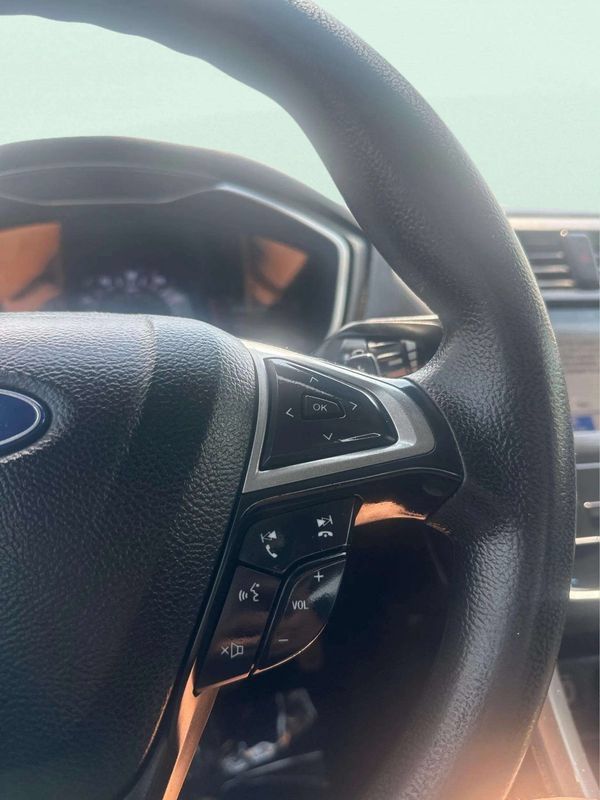 Used 2019 Ford Fusion SE FWD image 26