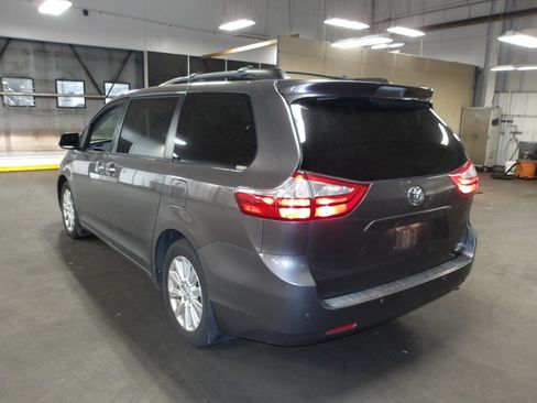 Used 2015 Toyota Sienna XLE Premium AWD/4WD image 3