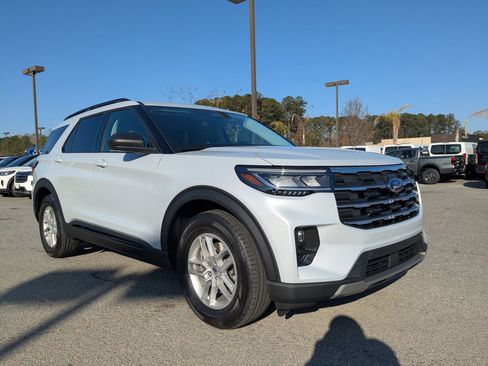 New 2026 Ford Explorer Active w/ Active Comfort Package image 2