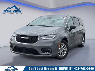 Used 2023 Chrysler Pacifica Touring-L FWD video 1