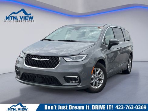 Used 2023 Chrysler Pacifica Touring-L FWD image 1
