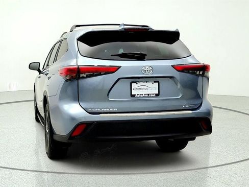 Used 2023 Toyota Highlander XLE AWD/4WD image 6