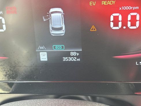 Used 2025 Kia Sportage LX FWD image 14
