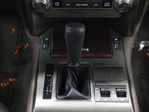 Used 2018 Lexus GX 460 Premium w/ Premium Package image 17