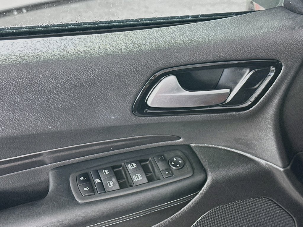 Used 2024 Dodge Durango SXT w/ SXT Blacktop Group AWD/4WD image 24