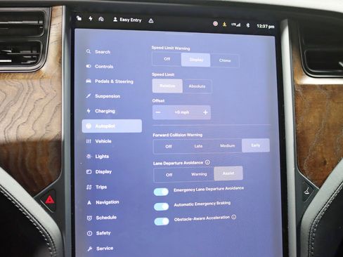 Used 2018 Tesla Model X 75D image 22