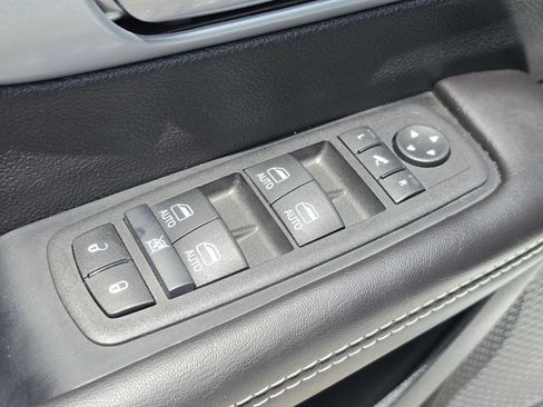 Certified 2026 Chrysler Pacifica Limited FWD image 19