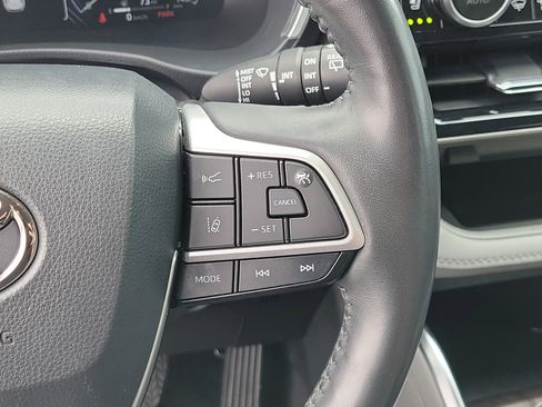 Used 2023 Toyota Highlander Limited image 24