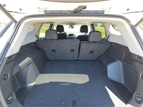 Used 2023 GMC Terrain SLE w/ Driver Convenience Package FWD image 4