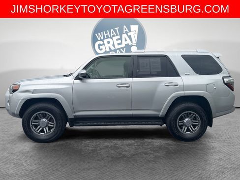Used 2018 Toyota 4Runner SR5 AWD/4WD image 7