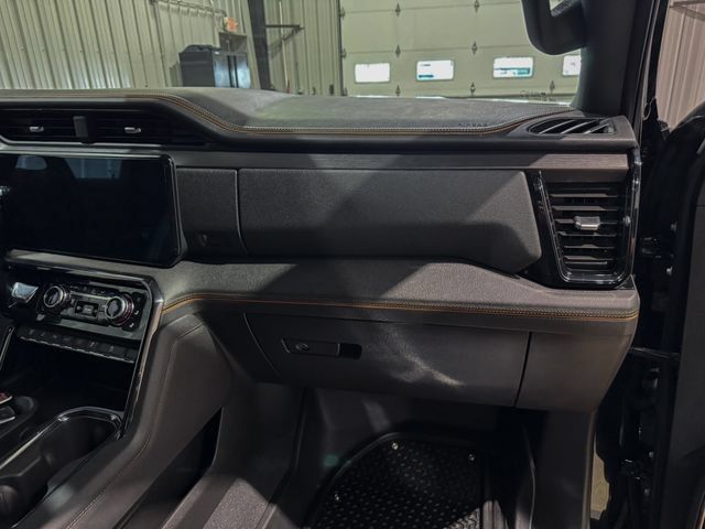 Used 2025 GMC Sierra 3500 AT4 w/ AT4 Premium Plus Package AWD/4WD image 28