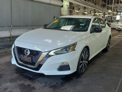 Used 2021 Nissan Altima 2.5 SR FWD image 2
