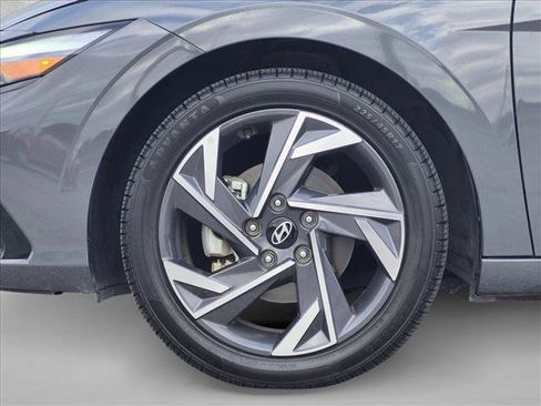 Used 2025 Hyundai Elantra Limited FWD image 24