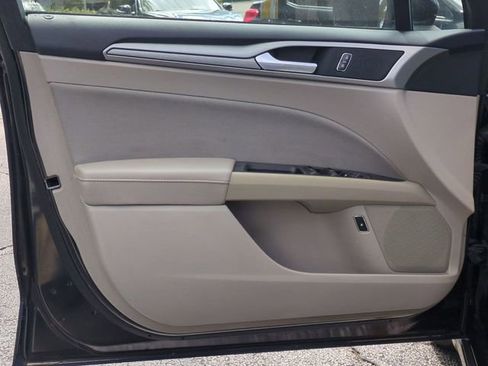 Used 2020 Ford Fusion SE FWD image 9