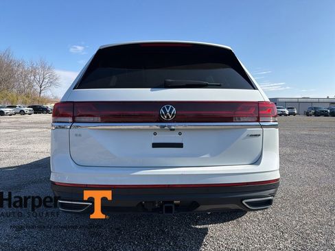 Used 2024 Volkswagen Atlas SE w/ Black Wheel Package image 4