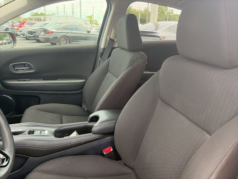 Used 2017 Honda HR-V EX image 11