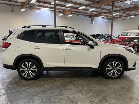 Used 2023 Subaru Forester Limited AWD/4WD image 8