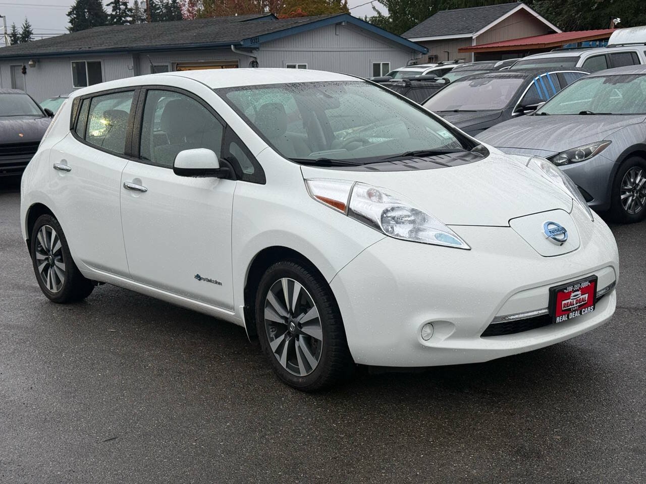 Used 2016 Nissan Leaf SV w/ Premium Package FWD image 3