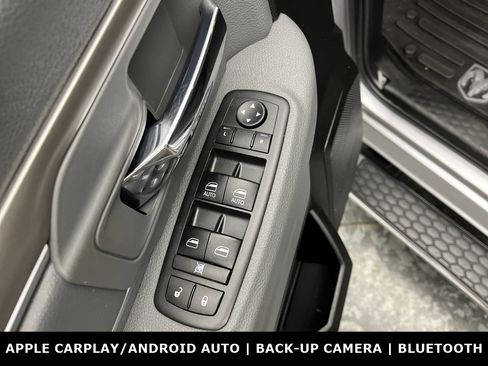 Used 2020 RAM 1500 Classic SLT AWD/4WD image 8