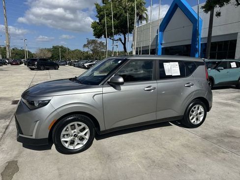 Used 2024 Kia Soul LX w/ Option Group 015 FWD image 16