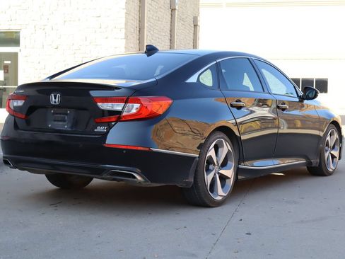 Used 2020 Honda Accord Touring image 3