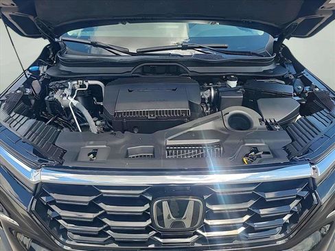 Used 2023 Honda Pilot Touring image 9