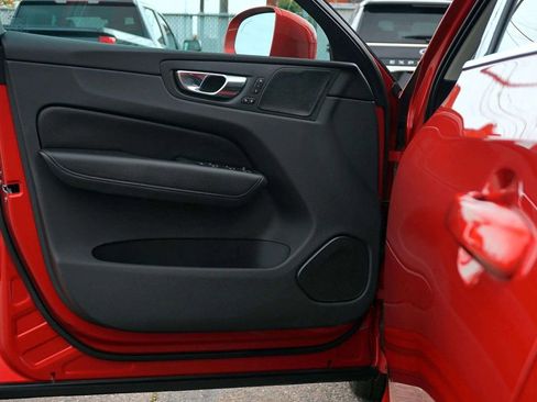 Used 2020 Volvo XC60 T5 Inscription w/ Protection Package Premier image 14