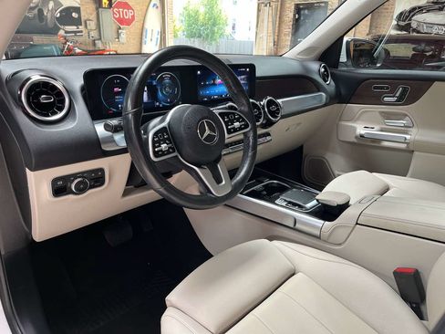Used 2020 Mercedes-Benz GLB 250 4MATIC w/ Premium Package image 10