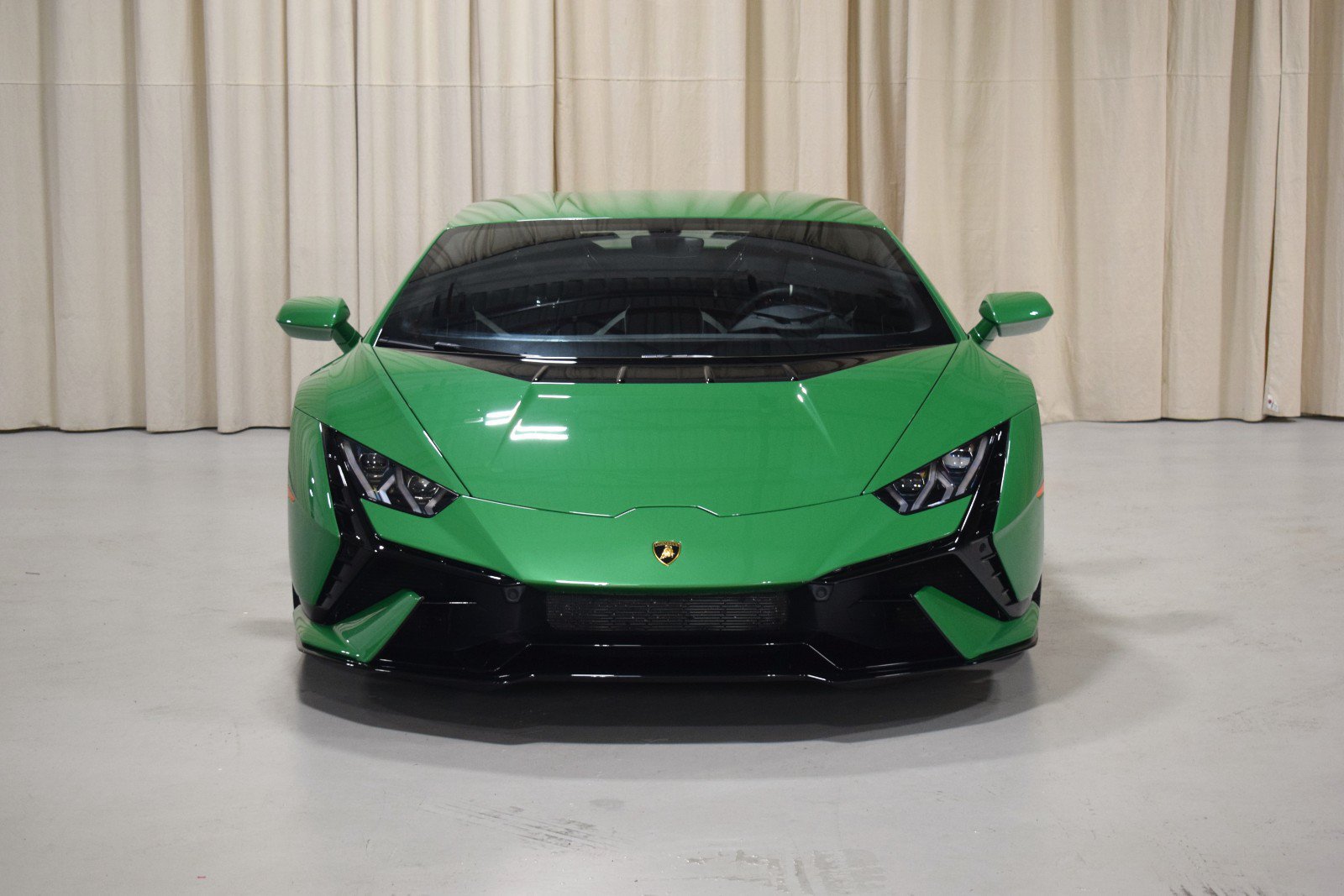 Used 2023 Lamborghini Huracan Tecnica RWD image 2