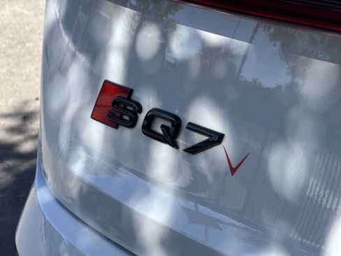 Used 2022 Audi SQ7 Prestige w/ SQ7 Sport Package AWD/4WD image 22