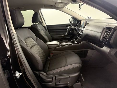 Used 2025 Nissan Pathfinder SV image 32