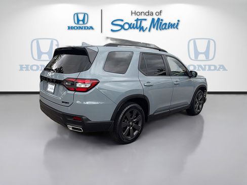 Certified 2024 Honda Pilot Sport image 7