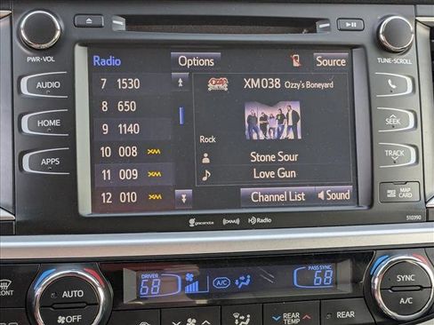 Used 2019 Toyota Highlander XLE image 12