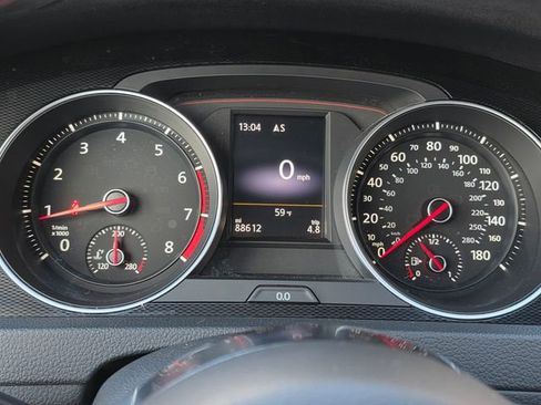 Used 2016 Volkswagen Golf S image 29