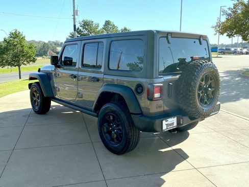 Used 2022 Jeep Wrangler Unlimited Sport image 4