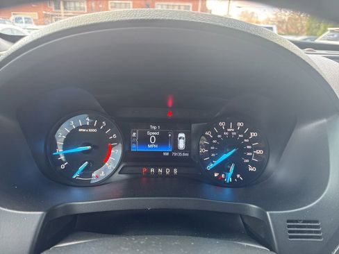 Used 2018 Ford Explorer XLT image 19